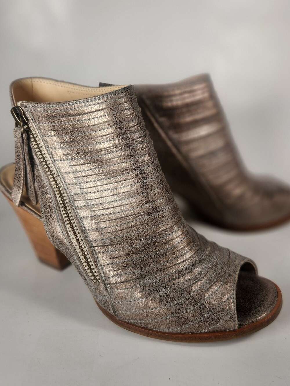 PAUL GREEN Womens Cayenne Sandal Size 6 Smoke Peep Toe Metallic Leather Shoe